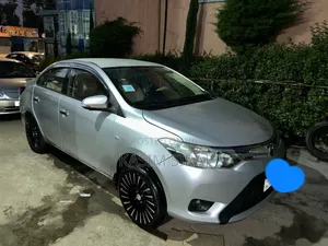 Photo - Toyota Yaris L Hatchback 5dr 2014 Silver