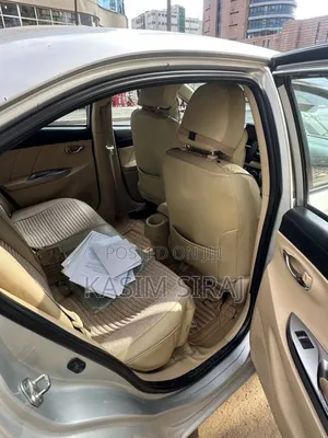 Toyota Yaris L Hatchback 5dr 2014 Silver