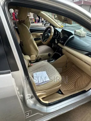 Toyota Yaris L Hatchback 5dr 2014 Silver