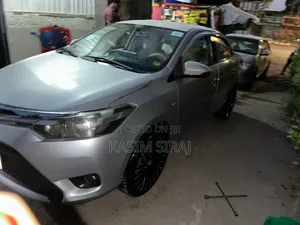 Toyota Yaris L Hatchback 5dr 2014 Silver