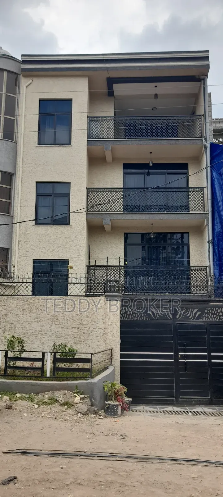 8bdrm House in Haile Garment, Nifas Silk-Lafto for sale