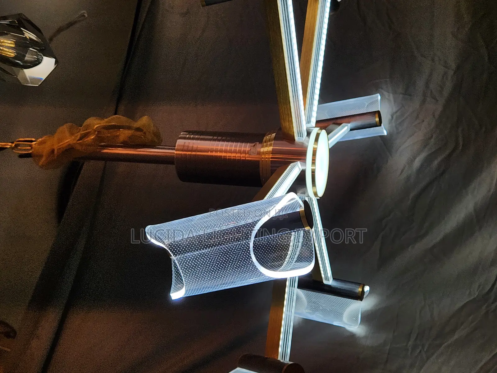 ዘመናዊ የኮርኒስ መብራት