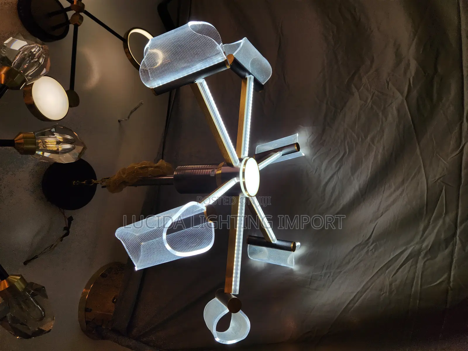 ዘመናዊ የኮርኒስ መብራት