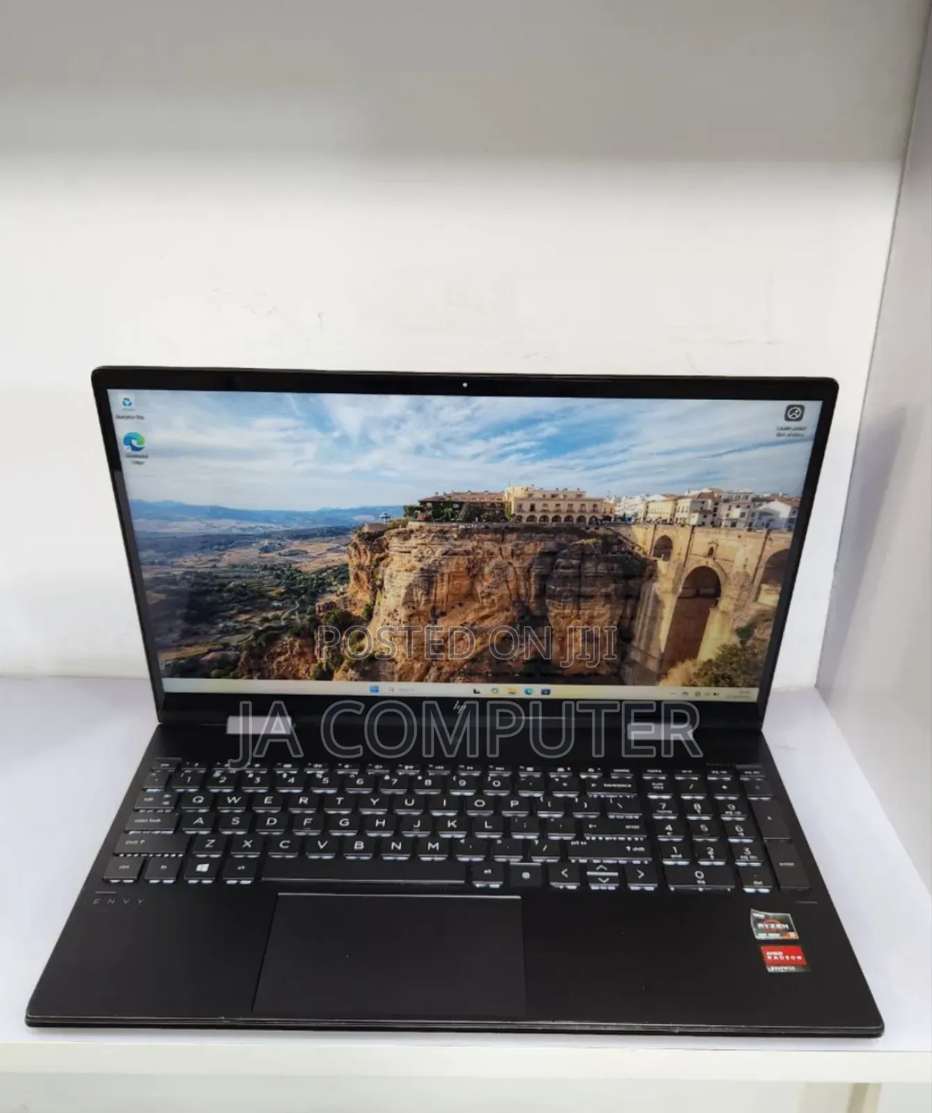 New Laptop HP Envy X360 16GB AMD Ryzen 5 SSD 256GB