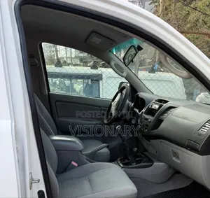 Toyota Hilux 2010 White