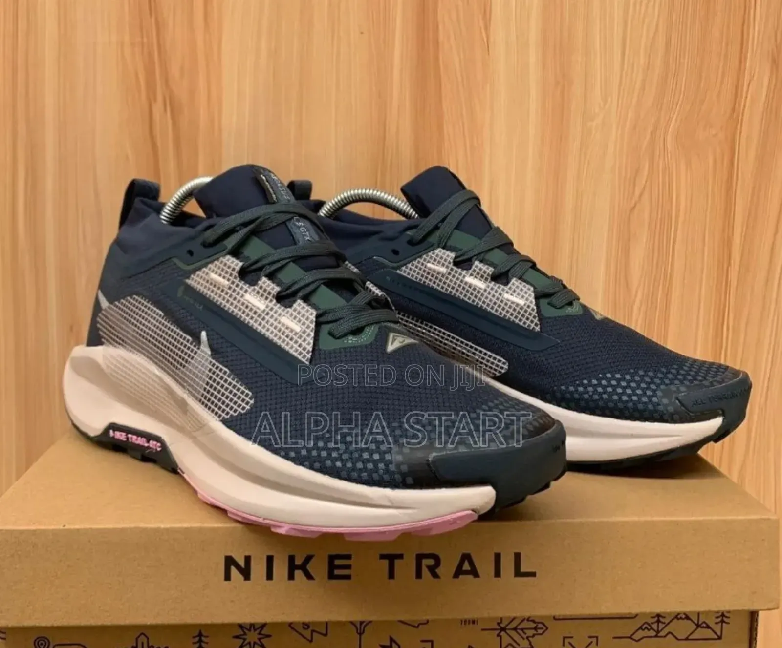   Nike Trial Gor-Tex
Water Proof  Made in Vietnam