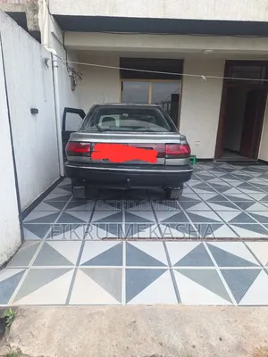 Photo - Toyota Corolla Hatchback 1990 Gray