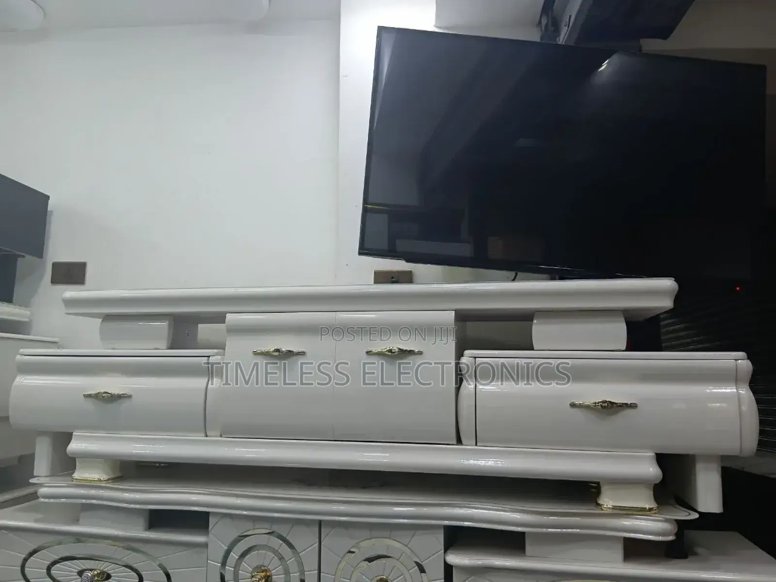 Important 1.50m Modern Tv Stand – Elegant Durable Design!