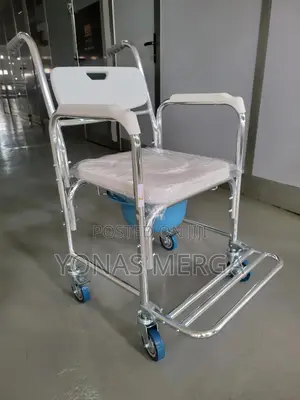 Photo - Toilet Rolling Transport Chair崩፭beside Commode Chair With Arms፥፦Pot