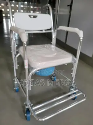 Photo - Toilet Chair耿0commode Chair瞜日hole in the Middle of the Seat Cushion