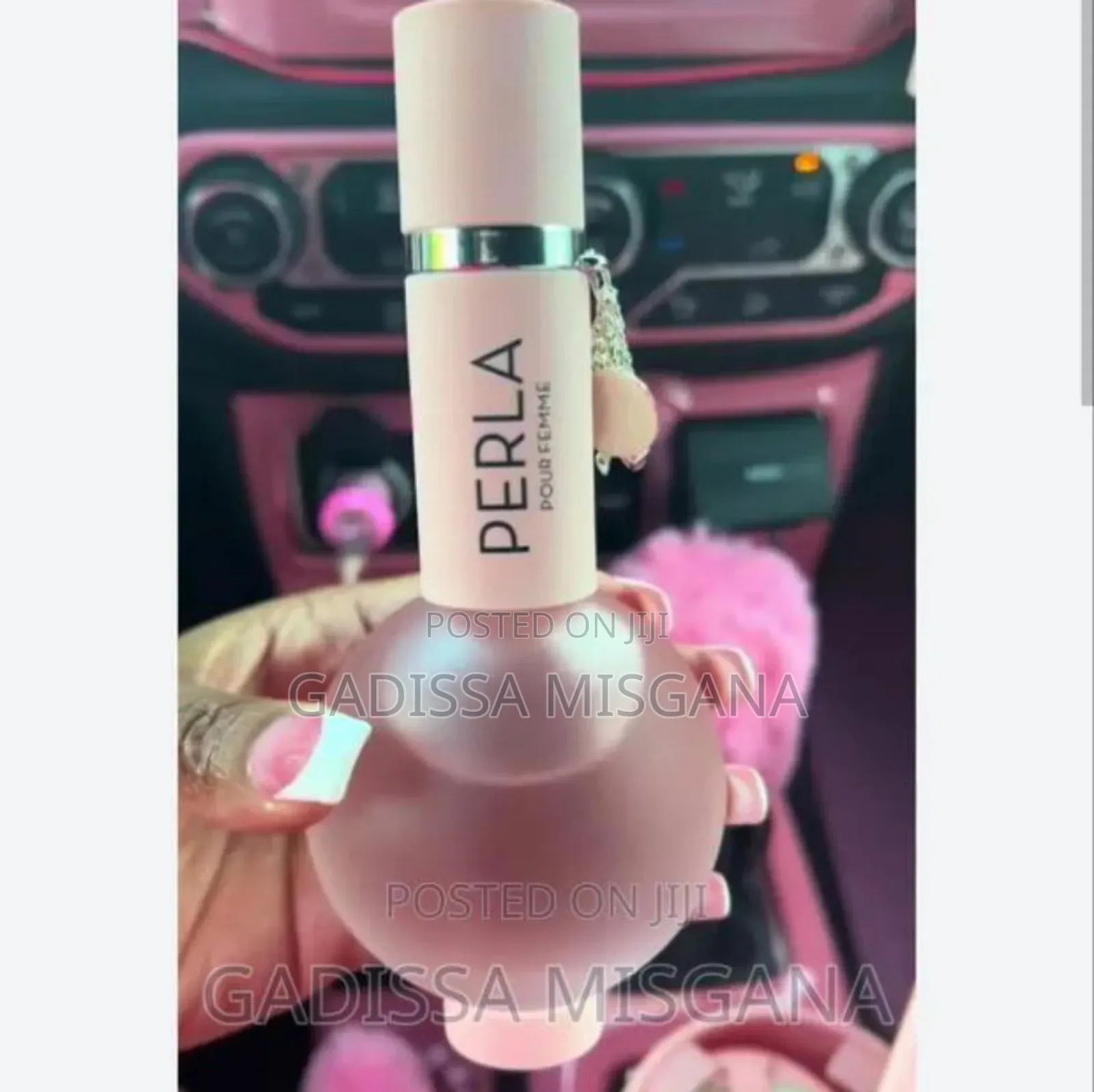 Perla Pour Femme: A Soft, Sweet, and Elegant Fragrance for Women.