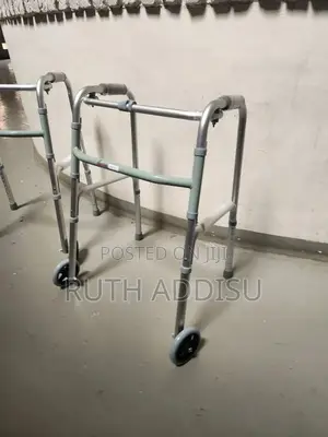 የሚታጠፍ ወከር Walking Aid重要almunium Walker管道medical Walker字體walker New