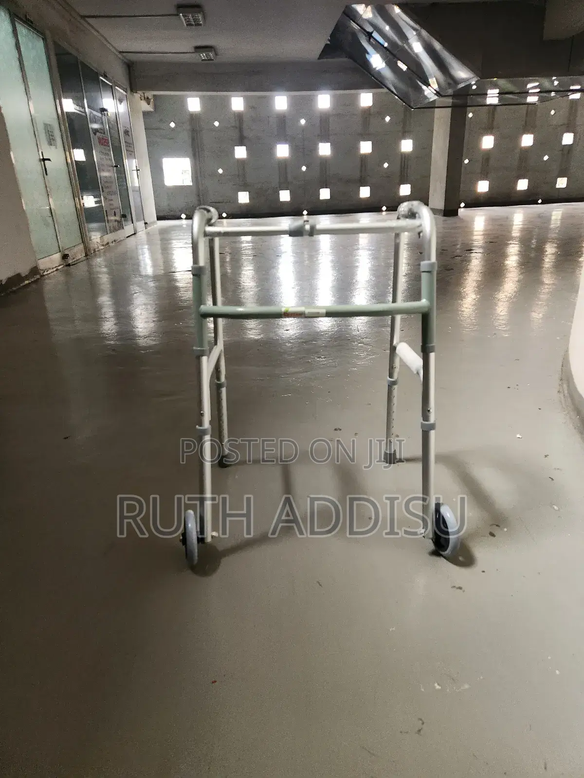 Front Wheel Walker痛哭walker學生walker吞併medical Walker懲罰medical Walker New