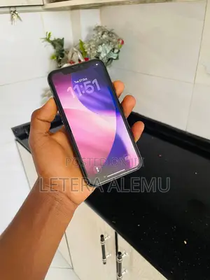 Photo - Apple iPhone 11 128 GB Black