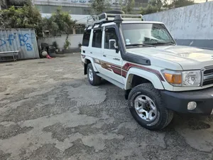 Photo - Toyota Mark II 2022 White