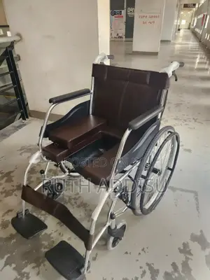 Photo - Commode夷狄wheelchair庫房wheelchair奢者wheelchair轟動wheelchair延長wheelchair