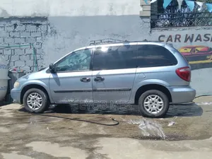 Photo - Dodge Caravan Cargo Van 2005 Blue