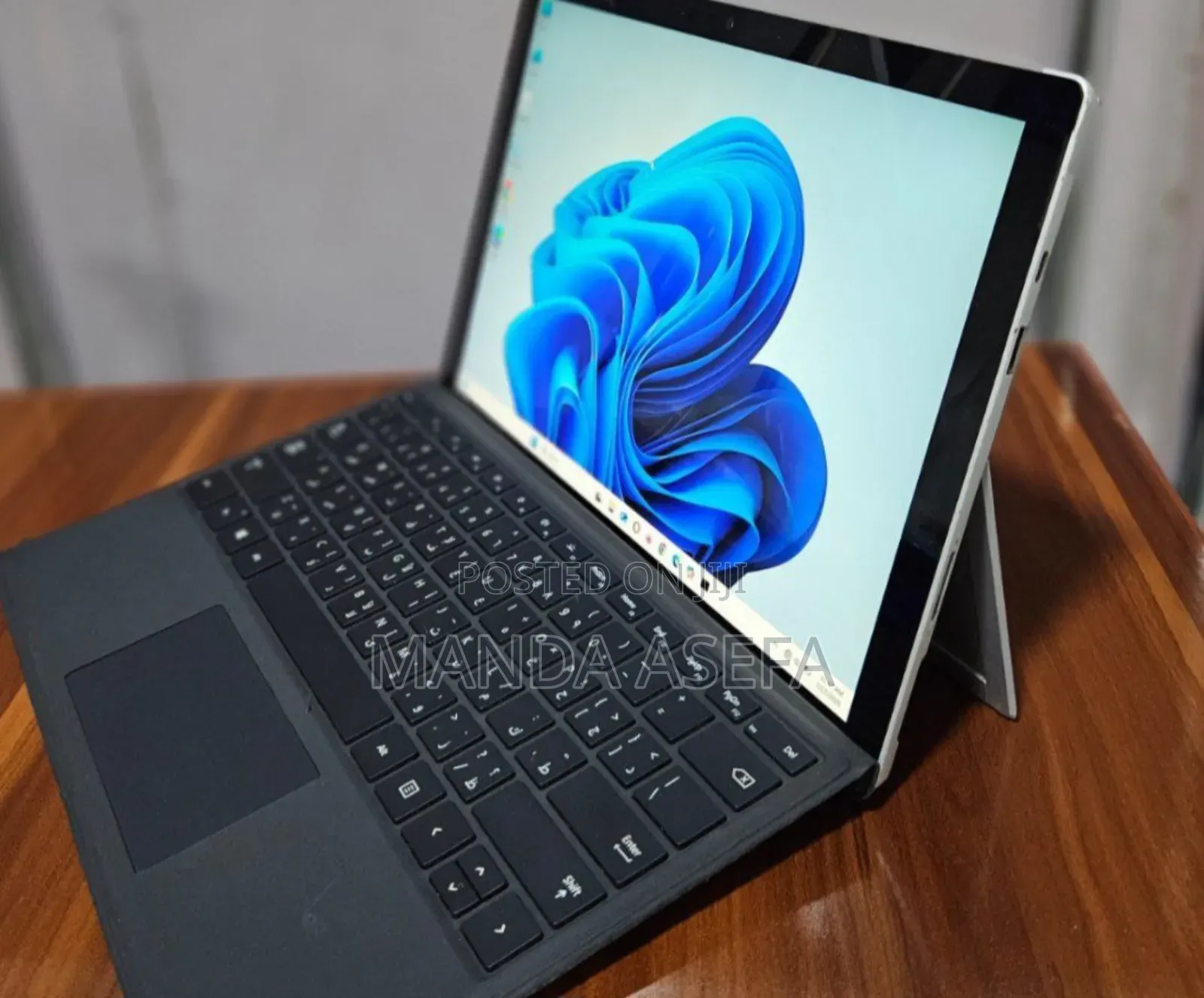 New Laptop Microsoft Surface Pro 7 8GB Intel Core I7 SSD 128GB