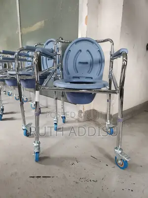 Commode Wheelchair奔跑medical Toilet Wheelchair癲馬commode Wheelchair New