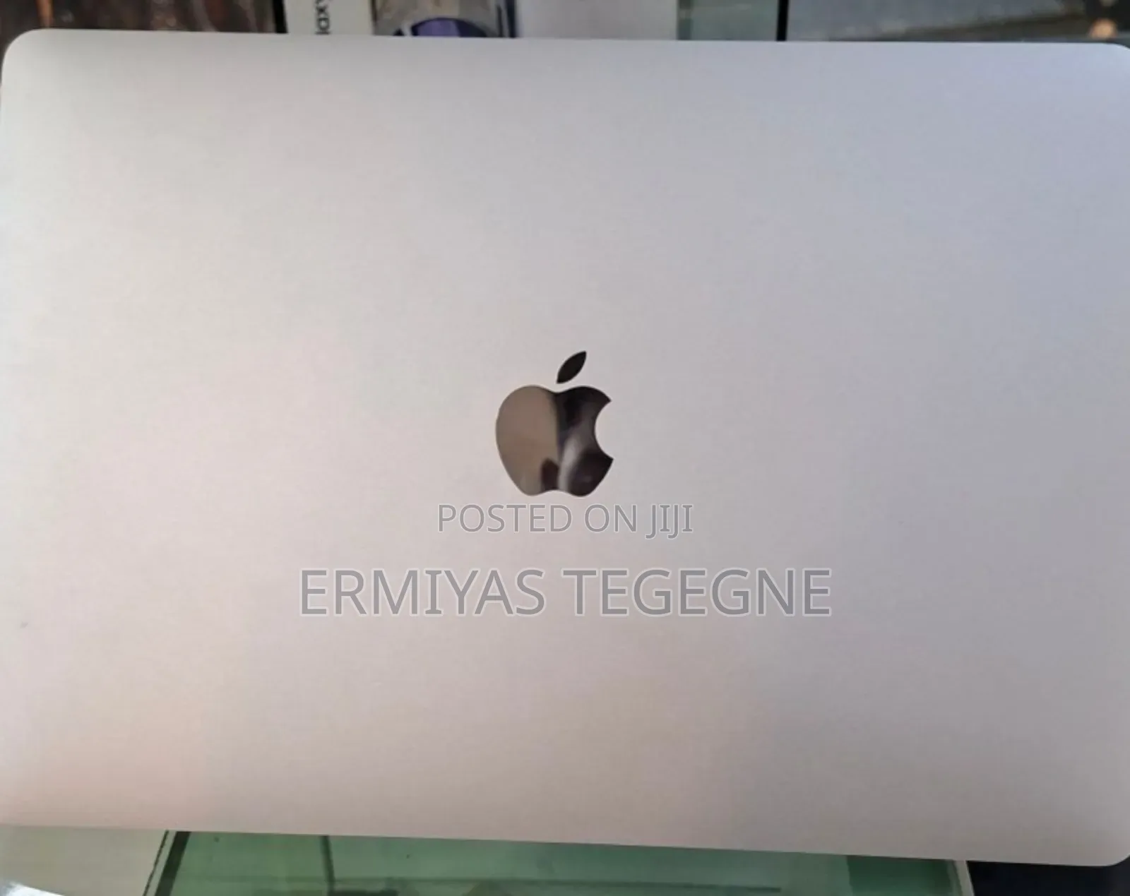New Laptop Apple MacBook 2020 8GB Intel SSD 512GB