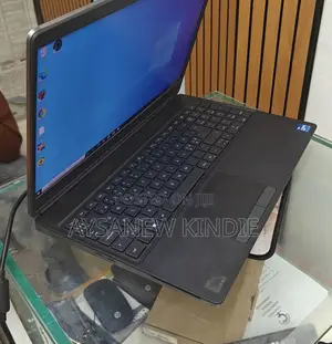 Photo - New Laptop Dell Precision 5540 32GB Intel Core I7 SSD 512GB