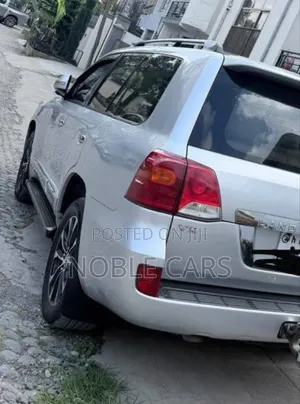 Toyota Land Cruiser 2016 Silver