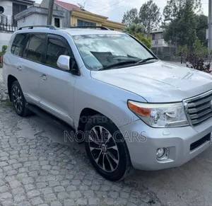 Toyota Land Cruiser 2016 Silver