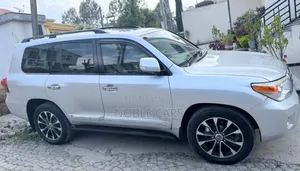 Photo - Toyota Land Cruiser 2016 Silver