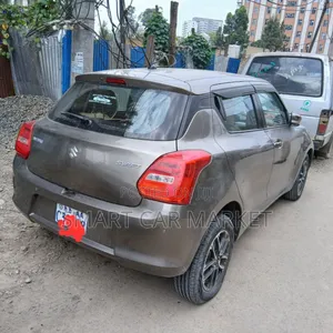 Suzuki Swift 2022 Silver