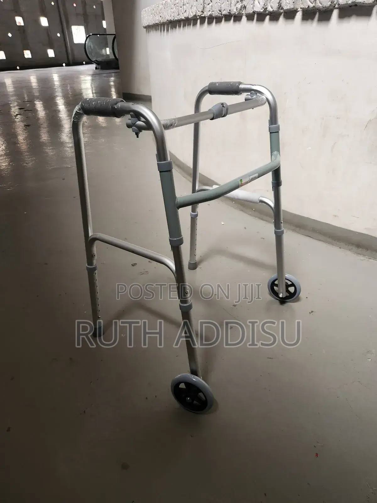 Foldable Walker胺調brand New Almunium Walker軍人walker肺病walker腕帶walker