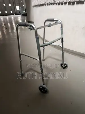 Photo - Foldable Walker胺調brand New Almunium Walker軍人walker肺病walker腕帶walker