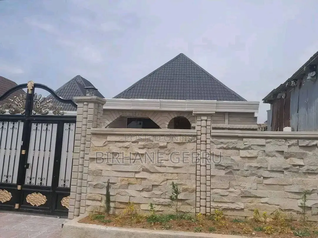 5bdrm Villa in Villa, Bole for sale
