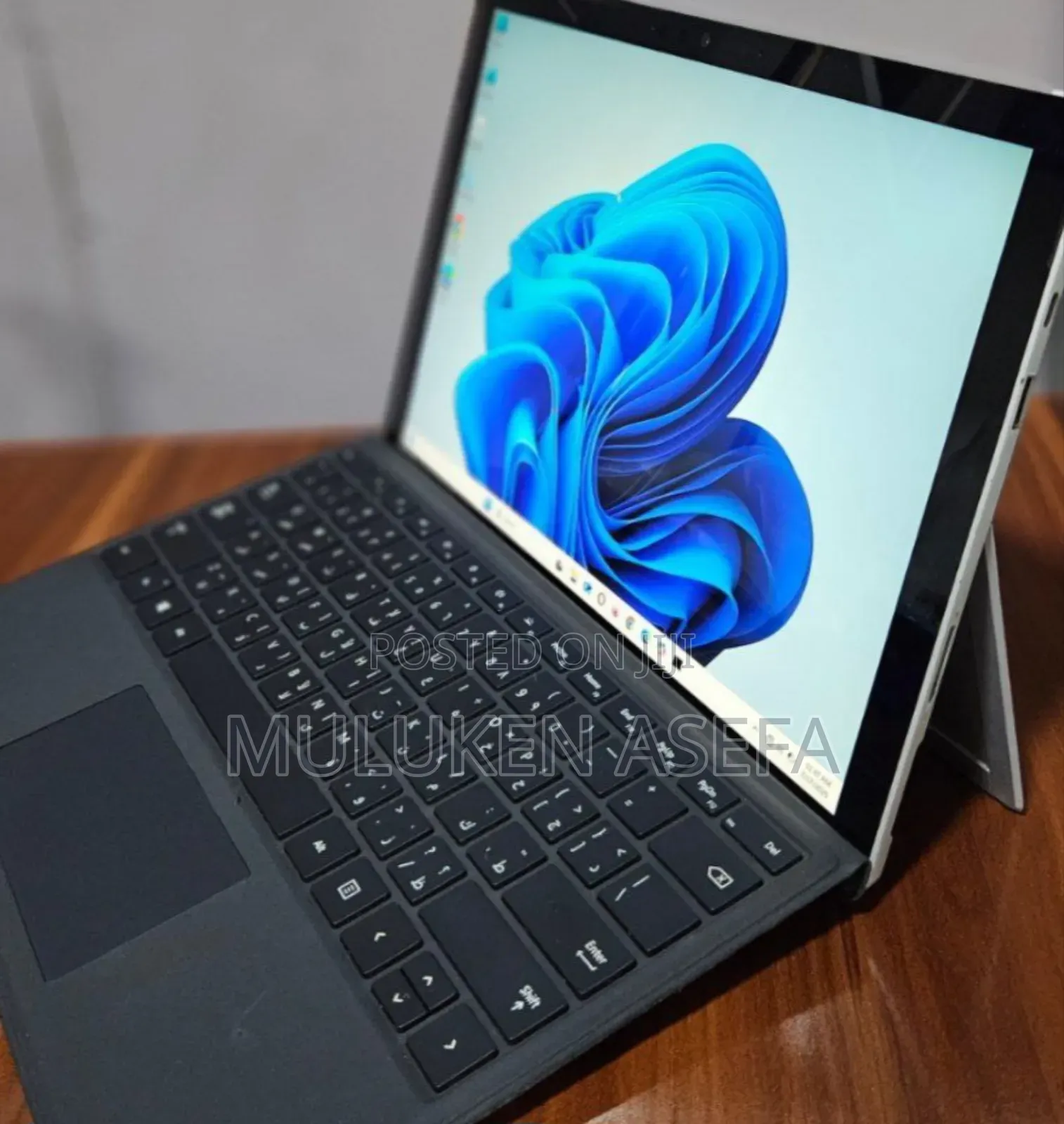 New Laptop Microsoft Surface 8GB Intel Core I5 SSD 128GB