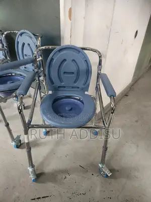 Photo - Foldable Almunium Medical Commode Chair字樣stainless Commode Chair
