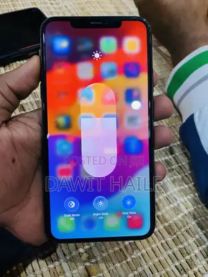 Photo - Apple iPhone 11 Pro Max 64 GB Silver