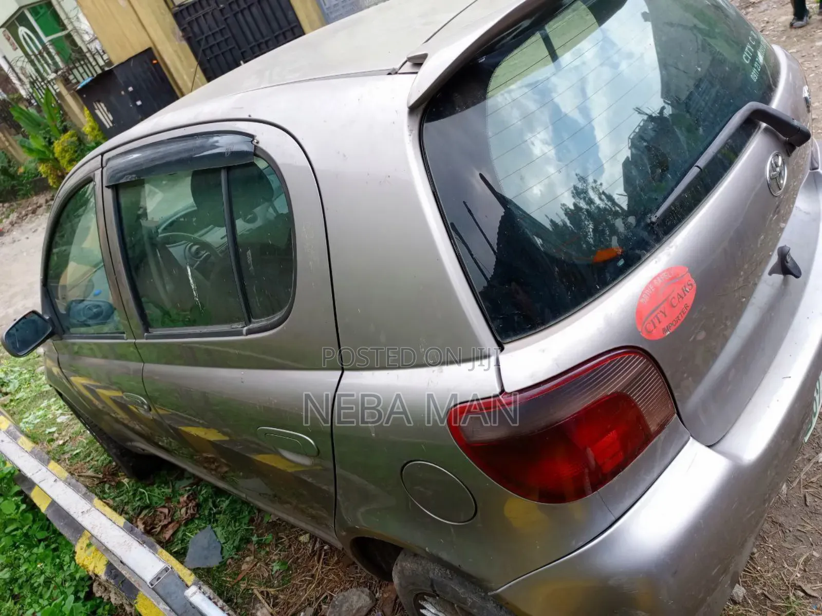 Toyota Vitz 2001 Gold