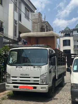 Photo - Isuzu Truck