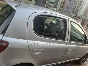 Toyota Vitz 2000 Silver