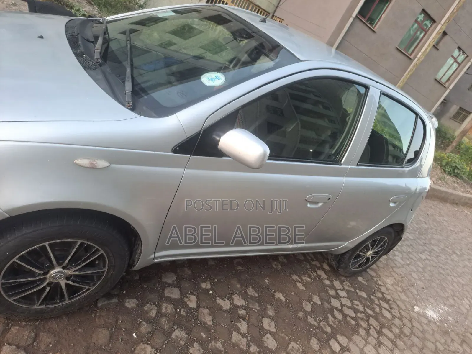 Toyota Vitz 2000 Silver