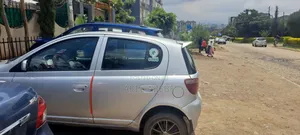 Toyota Vitz 2000 Silver