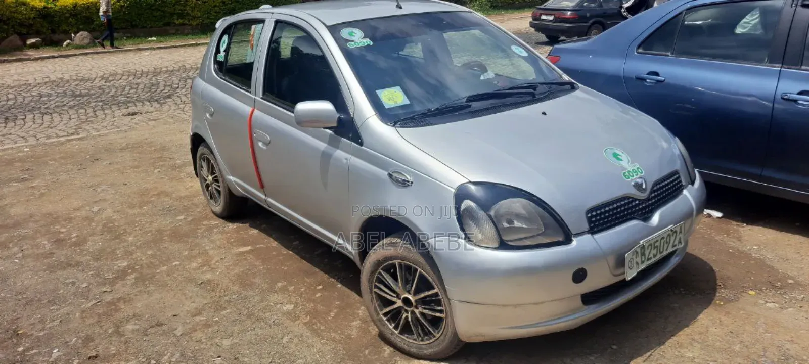 Toyota Vitz 2000 Silver