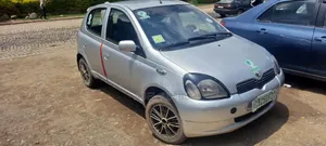Toyota Vitz 2000 Silver