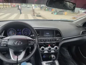 Hyundai Avante 2019 Silver