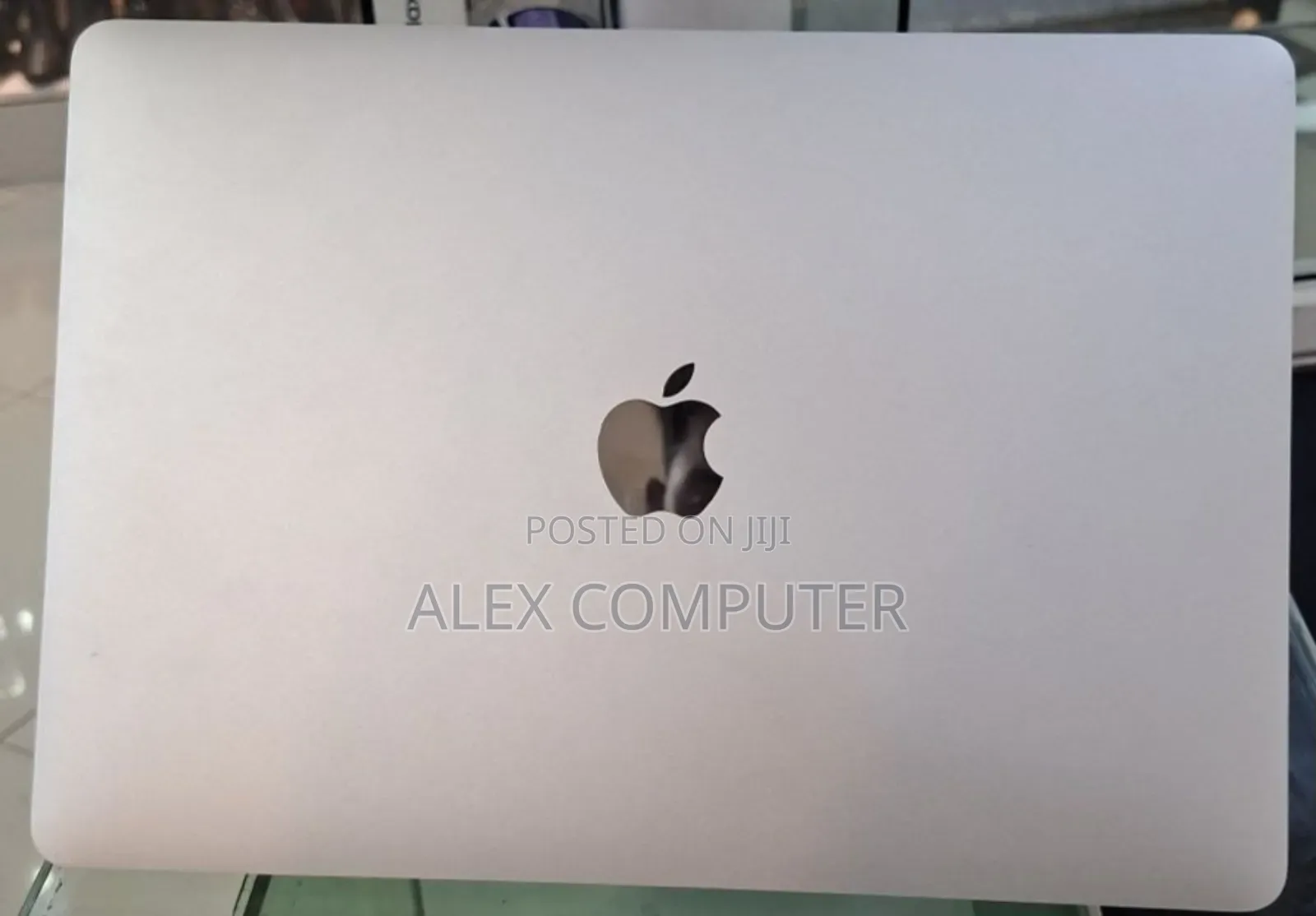 New Laptop Apple MacBook Pro 2022 M2 8GB Apple M2 SSD 512GB