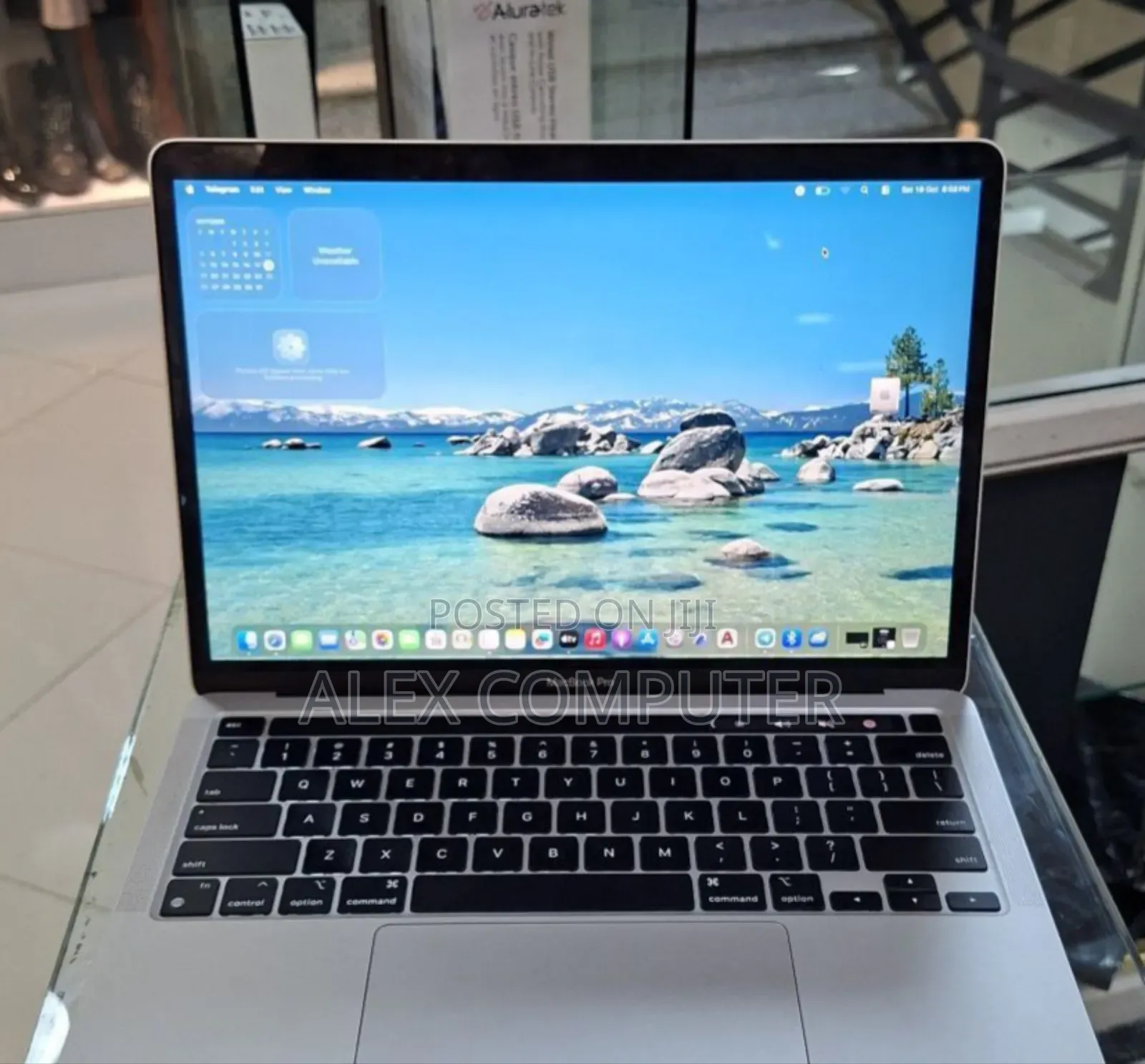 New Laptop Apple MacBook Pro 2022 M2 8GB Apple M2 SSD 512GB