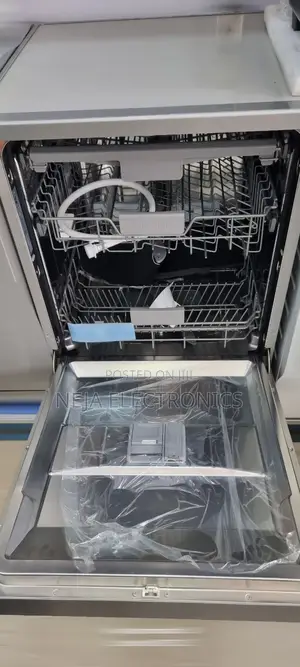 Photo - Samsung Dishwasher 14-Place Setting