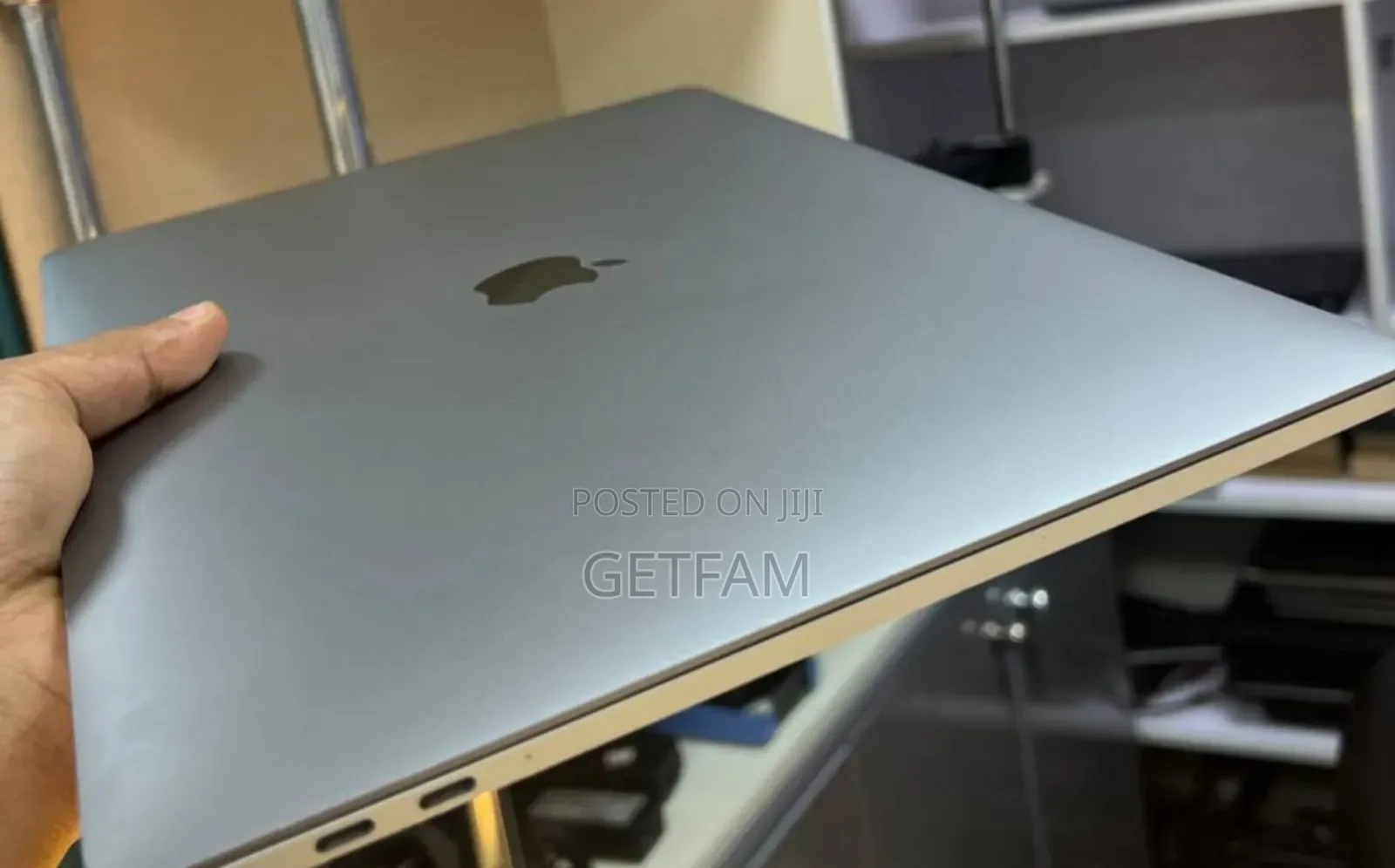 New Laptop Apple MacBook Pro 2019 32GB Intel Core I9 SSD 512GB