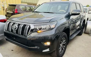 Photo - Toyota RAV4 2016 Black