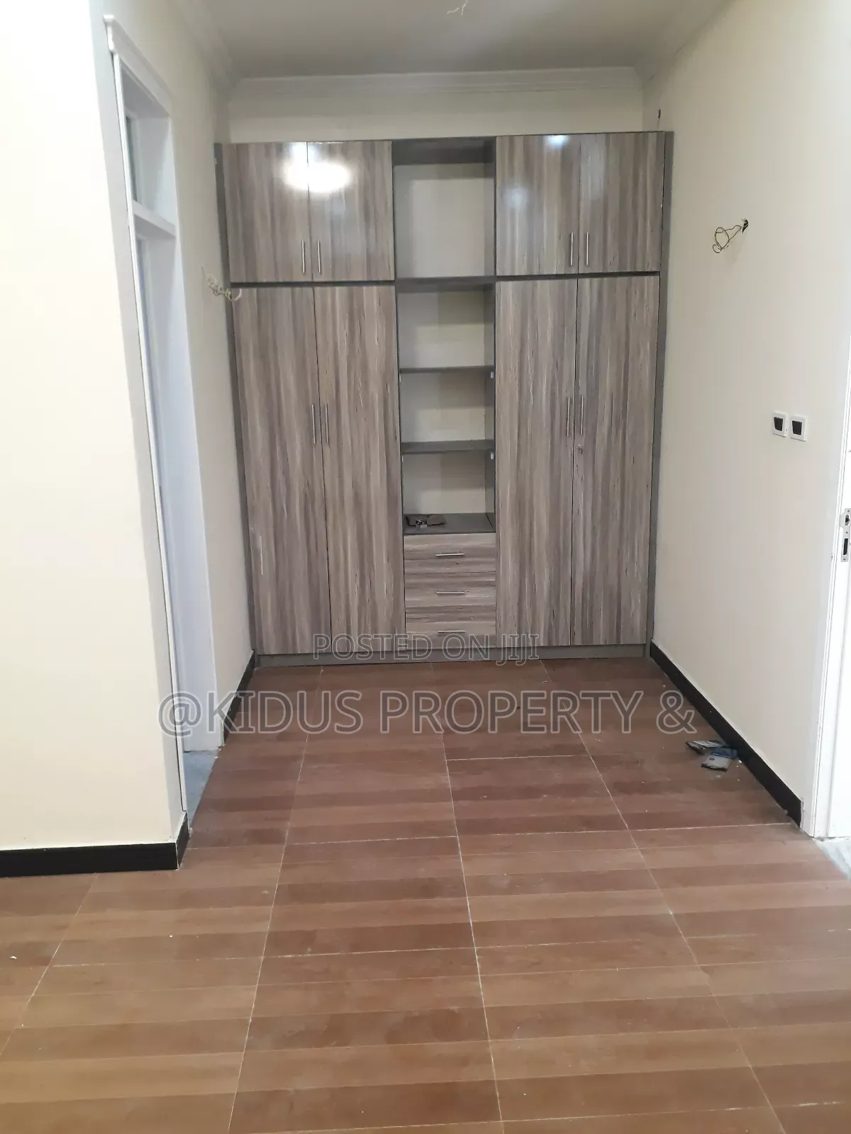 2bdrm House in Abo Square, Nifas Silk-Lafto for rent