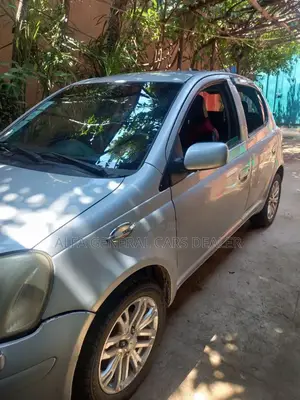 Photo - Toyota Vitz 2004 Silver